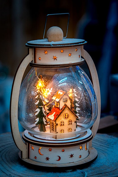 Décoration de Noël - illuminations - lampe tempète et décor illuminé
